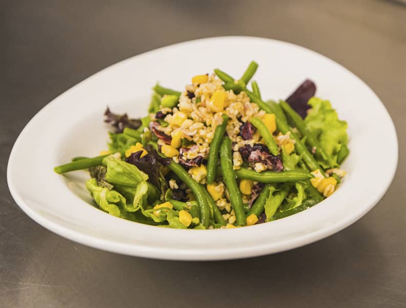 nam-restaurante-ensalada-vegana-de-quinoa-con-vinagreta-de-mostaza-y-tomate