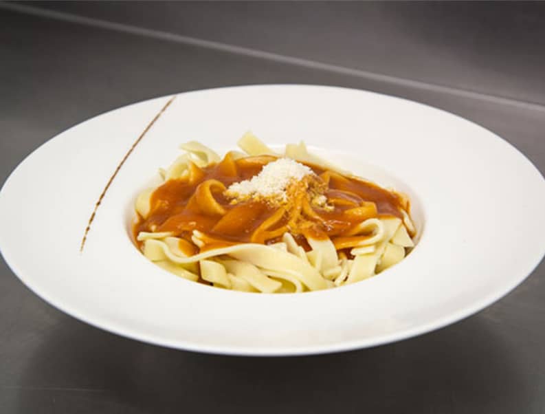 nam-restaurante-fetuccini-con-tu-salsa-preferida